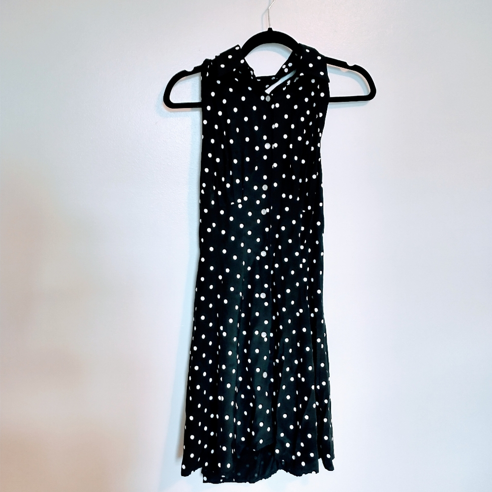 Vision vintage size 7 polkadot halter dress.  Backless with a collar.